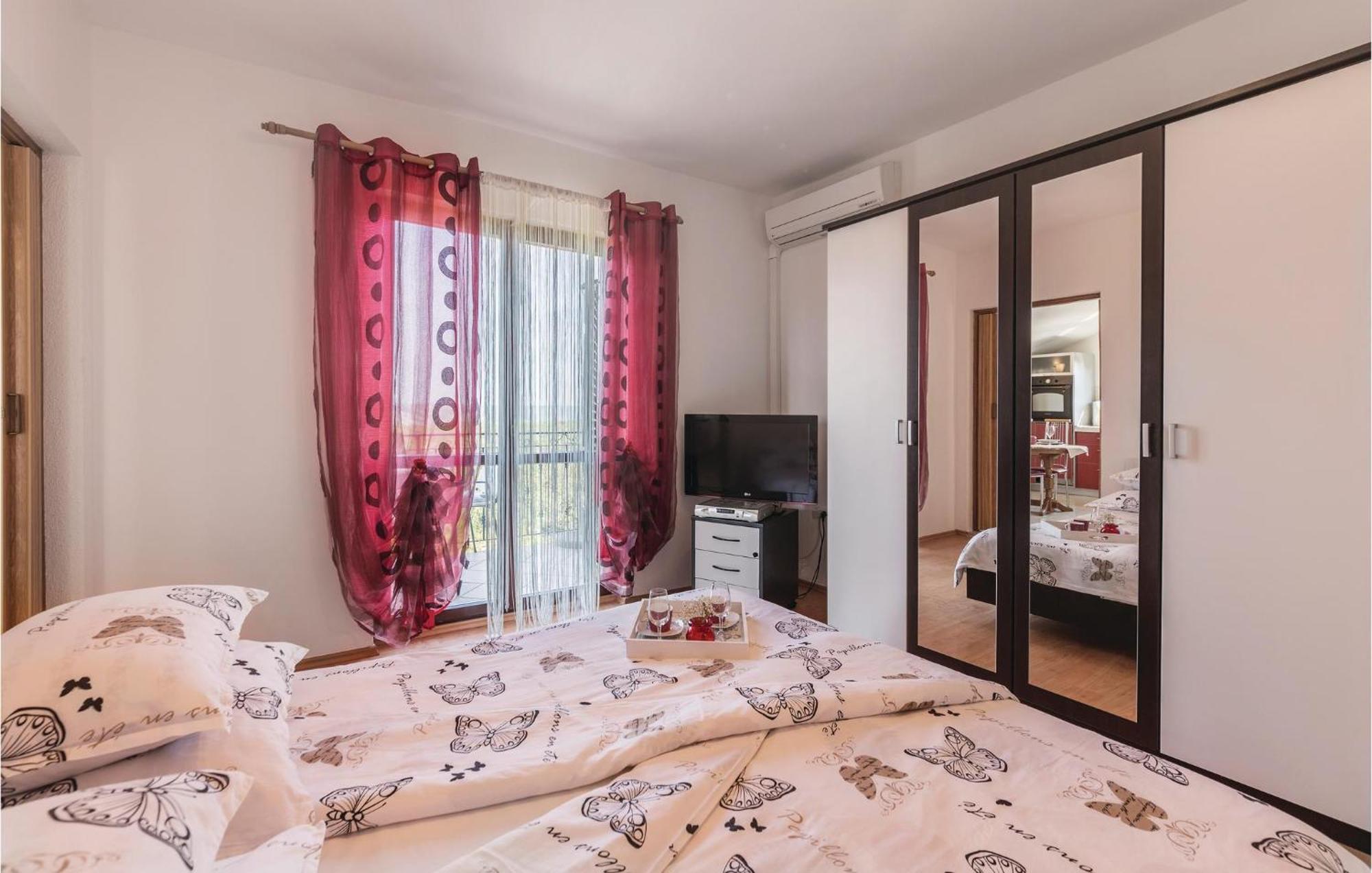 Pet Friendly Apartment In Koromacno With Wifi Exteriér fotografie